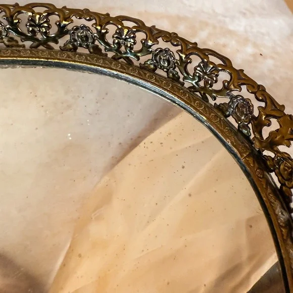 Gold Oval Regency Vanity Mirrored Tray - Picture 5 of 8